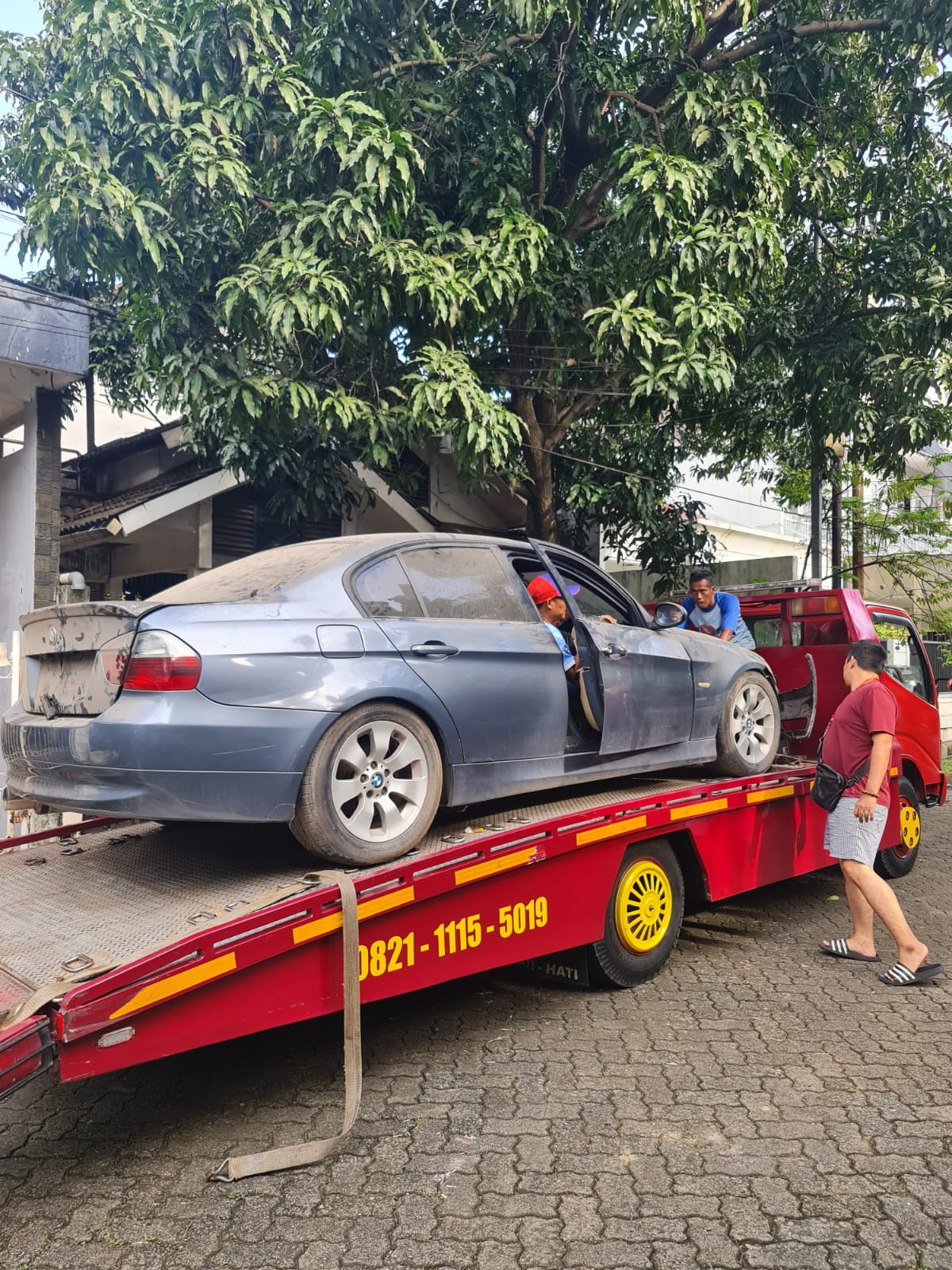MPV Bekas Tabrakan